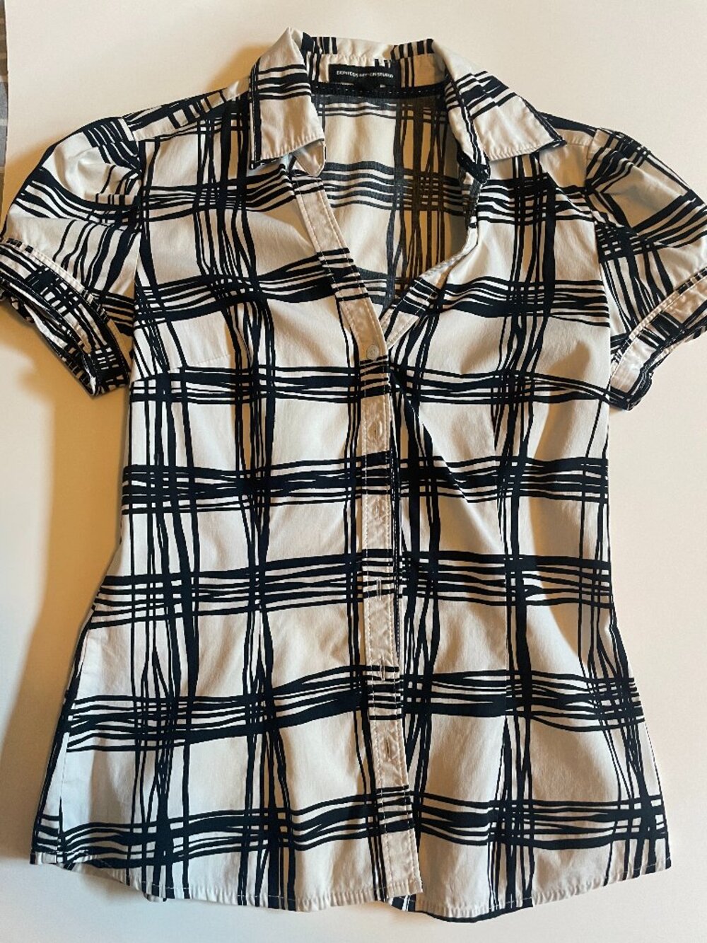 Express Design Studio Women Black White Pattern Button Blouse